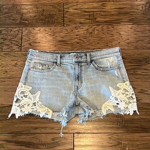 Sneak Peek Mid Rise Shorts Size L